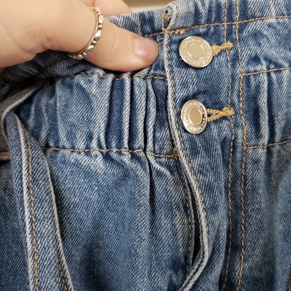 Sws waist paper bag denim shorts with belt. Sz 5 - Picture 4 of 8